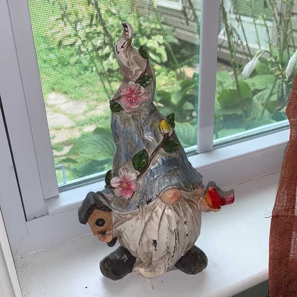 Cute and fun little garden gnome - Picture 1 of 4